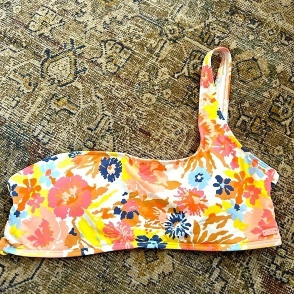 NWOT Roxy Floral One-Shoulder Bikini Top